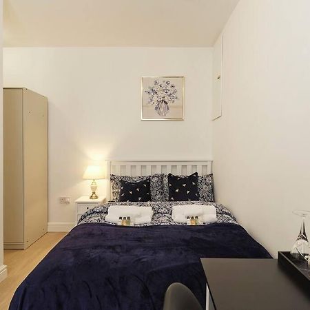 Rofennie Suite -Luxury Ensuite Room! Maidstone Buitenkant foto