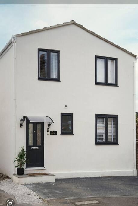 Rofennie Suite -Luxury Ensuite Room! Maidstone Buitenkant foto