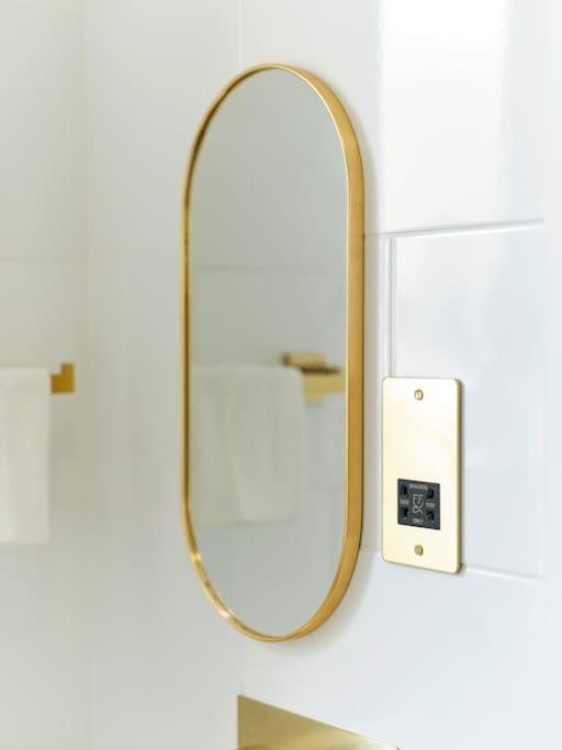 Rofennie Suite -Luxury Ensuite Room! Maidstone Buitenkant foto
