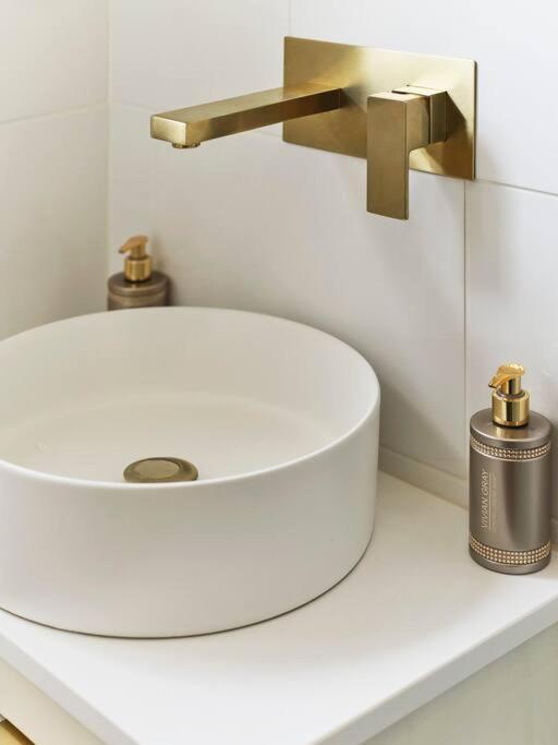 Rofennie Suite -Luxury Ensuite Room! Maidstone Buitenkant foto
