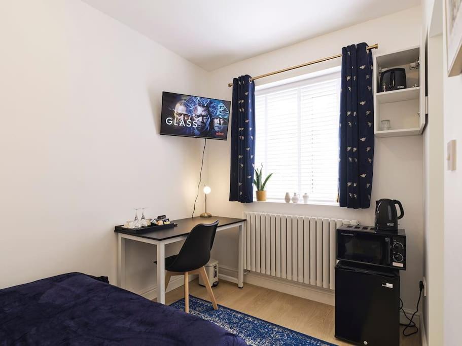 Rofennie Suite -Luxury Ensuite Room! Maidstone Buitenkant foto