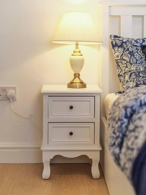 Rofennie Suite -Luxury Ensuite Room! Maidstone Buitenkant foto