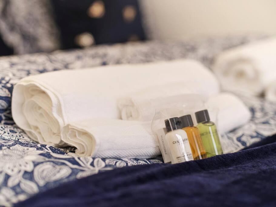 Rofennie Suite -Luxury Ensuite Room! Maidstone Buitenkant foto