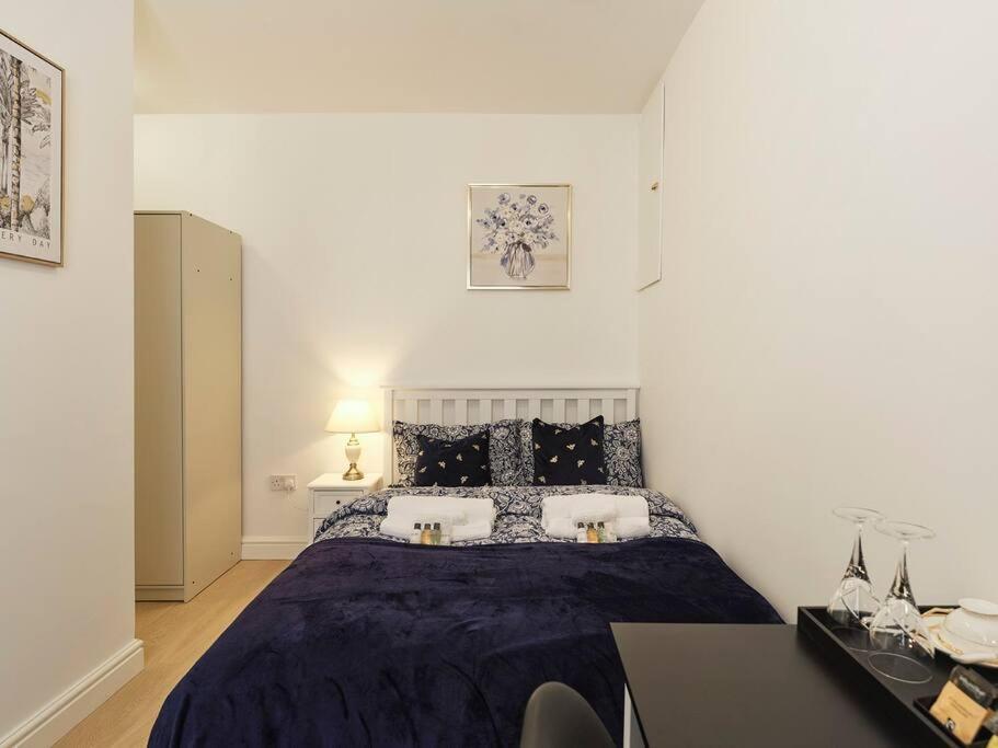 Rofennie Suite -Luxury Ensuite Room! Maidstone Buitenkant foto