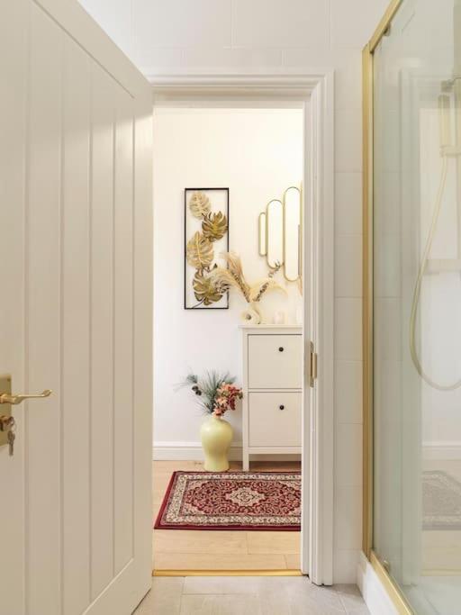 Rofennie Suite -Luxury Ensuite Room! Maidstone Buitenkant foto